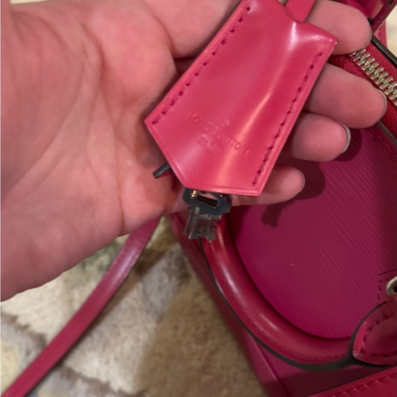 Louis Vuitton Pink Epi Alma BB - Picture 4 of 12